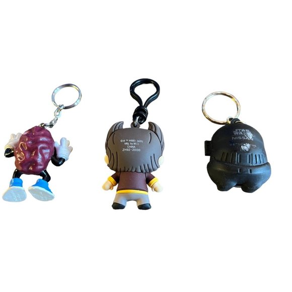 Friends Chandler California Raisin Darth Vader Key Chain Set - Picture 2 of 13